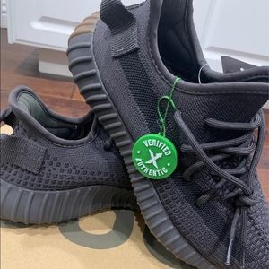 YZY 350 BOOST CINDER SIZE 7 MEN SIZE 8.5 WOMEN